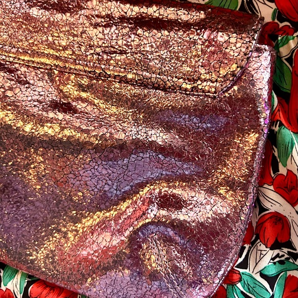 VTG Y2K Juicy Couture Crushed Metallic Pink Slouchy Flap Clutch w/ Gold Buckle - Picture 8 of 12